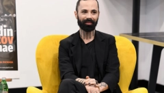 NIJEDNA ŽENA MU NIJE RAVNA Prolećni stajling Bože Vreća oduzima dah (FOTO)