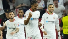 AKO DO SADA NISTE NAUČILI - SEVILJA JE DOKTORIRALA LIGU EVROPE Komšarne greške De Hee i Megvajera izbacile Junajted, Vlahović i Kostić idu po trofej (VIDEO)