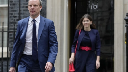 VELIKI UDARAC ZA BRITANSKOG PREMIJERA Dominik Rab podneo ostavku