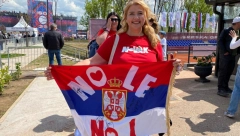 ZA NOLETA JE SPREMNA NA SVE Plaši se aviona, zbog Đokovića je ušla u Australiju, a svi je znaju po zastavi