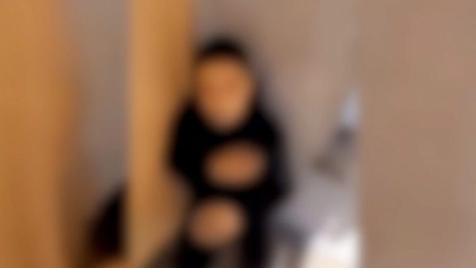 STRAVIČNO NASILJE NAD DEČAKOM IZ NOVOG SADA Saterao dete u ćošak, pa ga uz psovke udarao nogama i rukama u glavu! (UZNEMIRUJUĆI VIDEO)