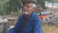 DEDA LJUBE UPUCAO RAZBOJNIKE KOJI SU MU UPALI U KUĆU! Bezdušno satima tukli ženu i njega, ali uspeo da se DOČEPA PUŠKE (VIDEO)