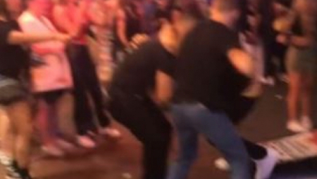 UŽAS U PROKUPLJU  Trojca  mladića brutalno pretukli dve devojke jer su ih odbile?