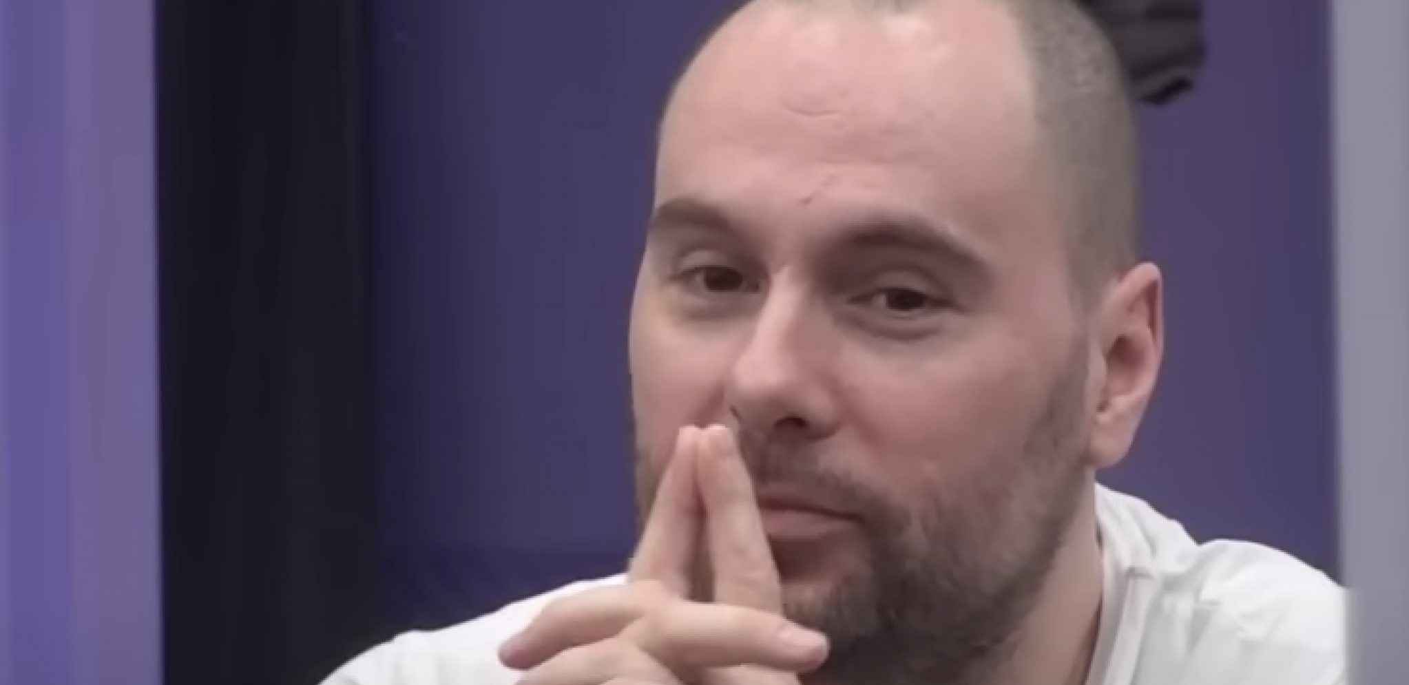 SKANDALOZNI SNIMAK SE POJAVIO NA DRUŠTVENIM MREŽAMA Zvezdan Slavnić sakrio pismo Anđelinih roditelja! (FOTO)