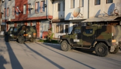 UHAPŠEN MUŠKARAC KOJI JE BACIO BOMBU U PRIZRENU Za dvojicom napadača se i dalje traga