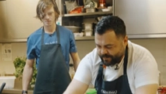RUS SE ODOMAĆIO U BANJALUCI Rubljov naučio kako se prave ćevapi, a onda ih isprobao (VIDEO)