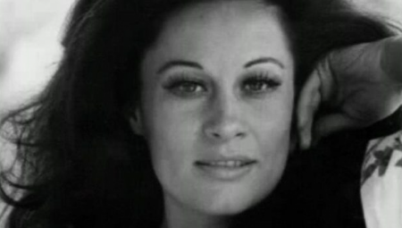 RASPRODAJE NAMEŠTAJ DA BI PLATILA RAČUNE Naša poznata glumica imala je svetsku karijeru, a danas živi u bedi i siromaštvu!