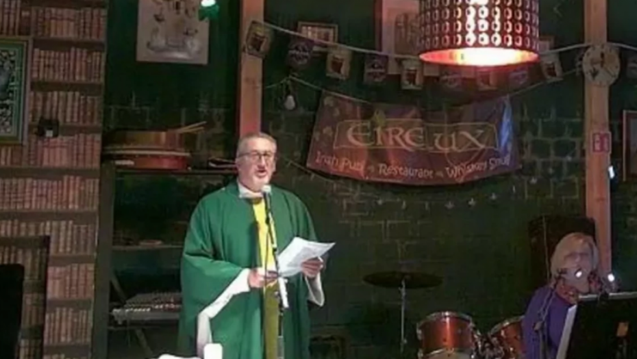 "U IME OCA I SINA I SVETOGA PIVA" Sveštenik održao službu u lokalnoj kafani