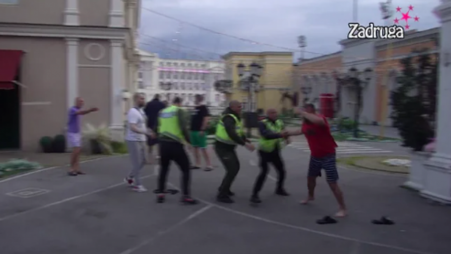 TATU ĆU TI ŠAMARATI KAO KERA Brutalna svađa u Zadruzi, učesnici pucaju po šavovima: Znaš kako ćeš da cviliš!