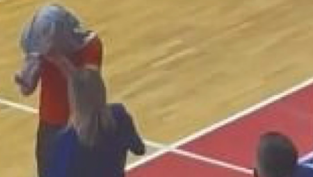 ALBANCI PRIREDILI SKANDAL KAKAV SE NE PAMTI Žena u finalu napala sudiju (VIDEO)