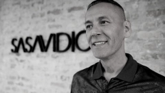 SAŠA VIDIĆ JE DANAS PREMINUO, A PRE TAČNO GODINU DANA SAHRANIO OCA Modni kreator ostavio mu je potresno, oproštajno pismo, reči kidaju dušu