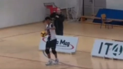 SKANDAL U BiH Navijači laserom oštetili vid odbojkašu iz Kine - "Treneru, sve vidim mutno" (VIDEO)