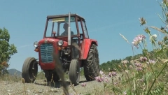 PET VOZAČA TRAKTORA I JEDAN PUTNIK POGINULI OD POČETKA GODINE MUP uputio apel da se poštuju propisi i tako sačuvaju životi