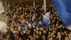 POTPUNA LUDNICA U ITALIJI Navijači Napolija u transu, veliko slavlje posle pobede nad Juventusom (VIDEO)