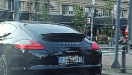 VOZIŠ AUTO KOJI KOŠTA KAO STAN, PA STAVIŠ KRPU DA NE BI PLATIO PARKING! Haos na društvenim mrežama SVI GA OSUĐUJU