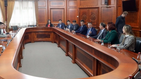 ANA BRNABIĆ PRIMILA STUDENTE PRAVNOG FAKULTETA POSLE VELIKOG USPEHA: Vlada Srbije će nastaviti da ulaže u mlade!