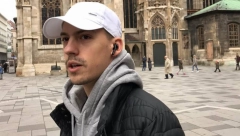 INCIDENT NA OTVARANJU LOKALA BAKE PRASETA Deca se bacala na automobil, roditelji doživeli nervni slom, umalo došlo do kobnog epiloga