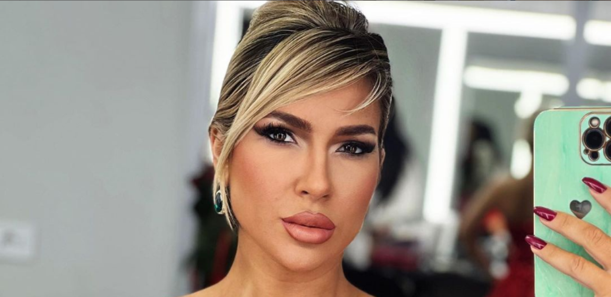 UMALO POKAZALA MEĐUNOŽJE! Jovana Jeremić novim stajlingom pokrenula lavinu komentara, usijale se društvene mreže (FOTO)