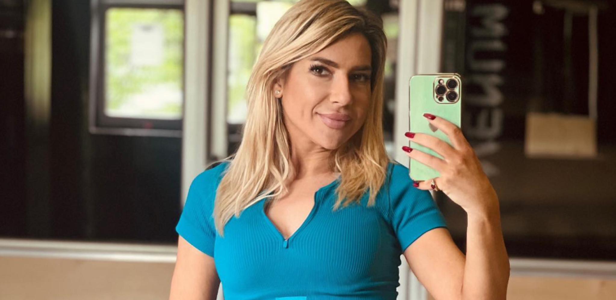 JAČA OD SUPERĆELIJSKE OLUJE Jovana Jeremić podigla nogu, pa svojom pozadinom oduvala sve! (FOTO)