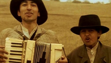 MISTERIOZNO NESTAO SA SCENE: Da li znate ko je bio pop u "Ko to tamo peva"?