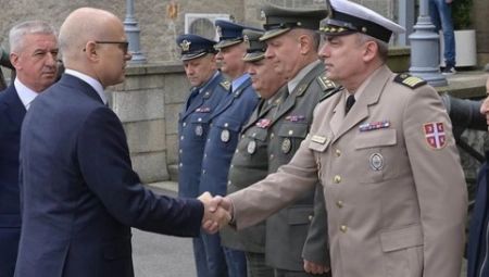 MINISTAR VUČEVIČ POSETIO SEKTOR ZA LJUDSKE RESURSE Nakon sastanka obišao je  zbirke značajnih eksponata Vojnog muzeja