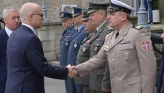 MINISTAR VUČEVIČ POSETIO SEKTOR ZA LJUDSKE RESURSE Nakon sastanka obišao je  zbirke značajnih eksponata Vojnog muzeja