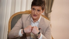 Brnabić: Umesto da nas tragedije ujedine, deo opozicije poziva na nasilje, i to sa skupa protiv nasilja