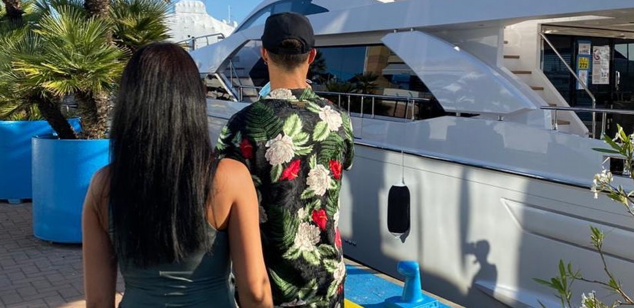 I BOGATI PLAČU Ako ostavi lepoticu fudbalska zvezda mora da plati 350 miliona evra!