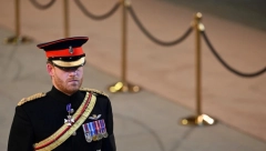 KRUNISANJE KRALJA ČARLSA SE BLIŽI Stiže i princ Hari, a svi su se šokirali kada su čuli odakle će pratiti ceremoniju