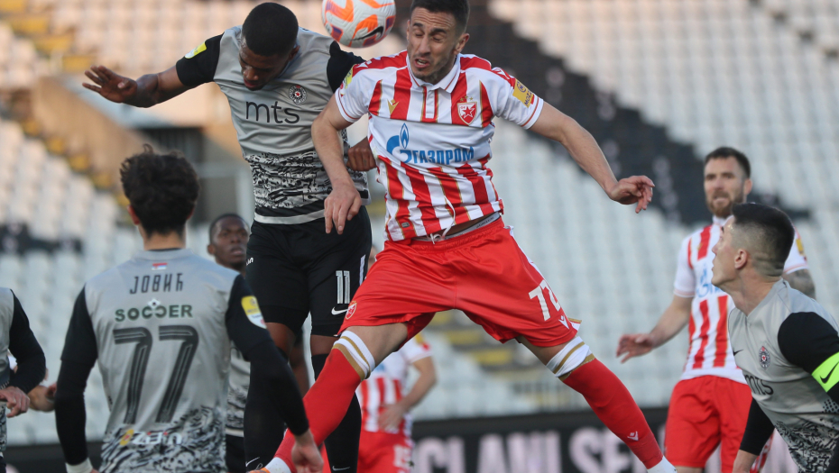 KOŠKANJE U FINIŠU PRVOG DELA Na tribinama muk, na terenu frka u 170. večitom derbiju