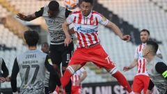 KOŠKANJE U FINIŠU PRVOG DELA Na tribinama muk, na terenu frka u 170. večitom derbiju