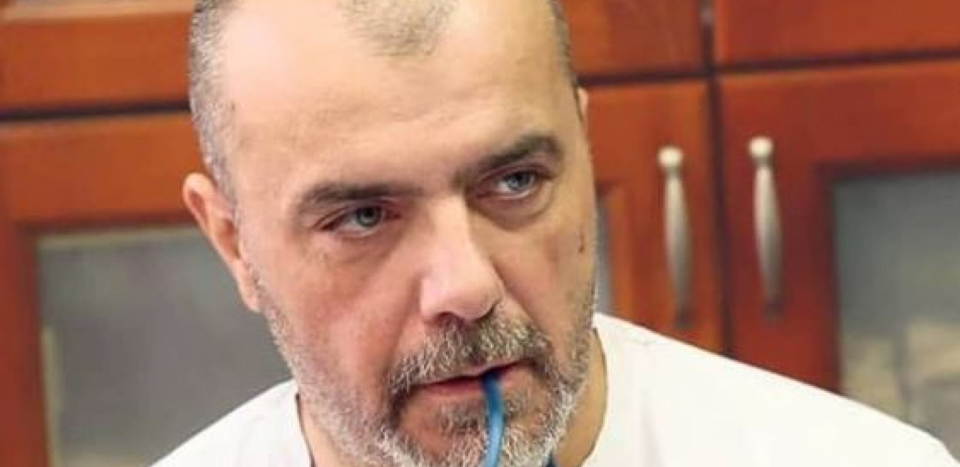 EVO KAKO SE NIKOLA KOJO OPROSTIO OD SVOG BRATA Sahrana danas na Novom groblju!