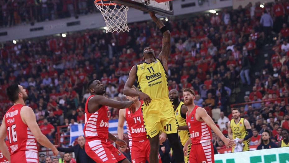 VEČE BEZ IZNENAĐENJA Olimpijakos odbranio Pirej, Barsa posekla „zelenu šumu“