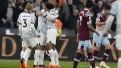 LIVERPUL PONOVO RAZMIŠLJA O EVROPI, ISTORIJSKA BRUKA ČELSIJA "Redsi" slavili u Londonu, "plavci" osam utakmica bez pobede  prvi put od 1993. godine