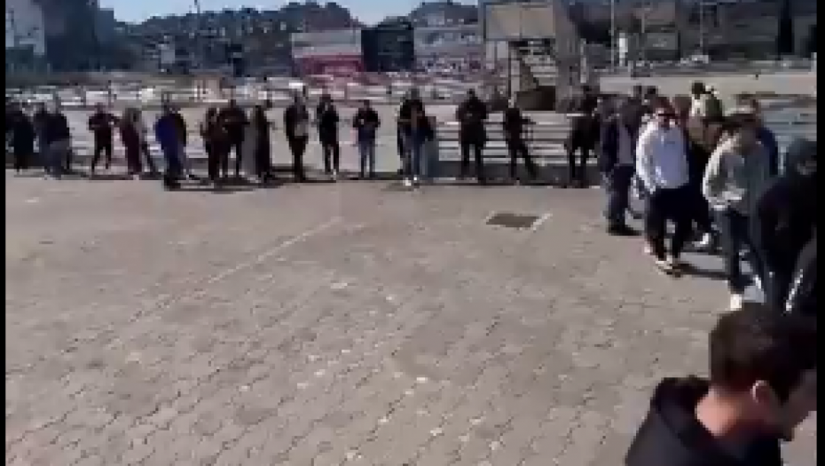 NIKAD VEĆA EUFORIJA Navijači Partizana po nekoliko sati čekaju za zlata vredno parče papira, Real čeka grotlo "Arene"