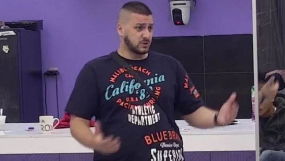 ZOLA ŠOKIRAO JAVNOST! Čolić za Miljanin rođendan u zagrljaju ove žene, Kulićeva na aparatima! (FOTO)