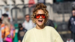 NEDOPUSTIVA REAKCIJA Rita Ora izazvala bes srpskog naroda, osvanuo snimak kako reaguje na Novaka Đokovića (VIDEO)