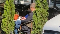 EVO KAKO JEREMIĆ BRANI KOSOVO! Gore tompusi uz treću kafu na Vračaru, i bleja na suncu! (VIDEO)