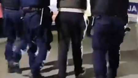 DEDA PRETUKAO UNUKU NAKON ŠTO SE VRATILA IZ IZLASKA Naneo joj više telesnih povreda, udarao je u predelu glave!