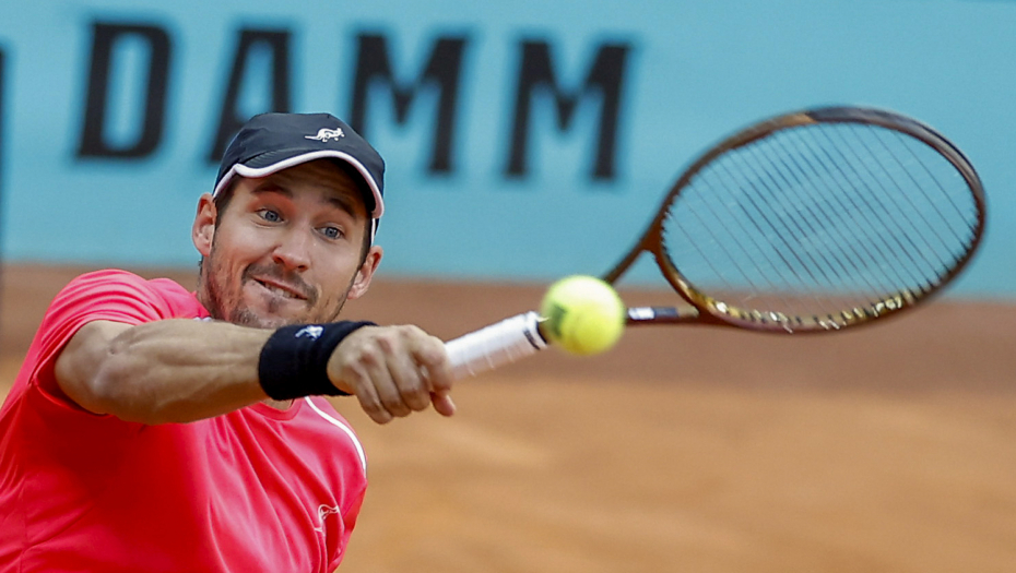 SRBIN LEPO KRENUO, PA STAO Lajović ostao bez četvrtfinala u Hamburgu