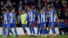 BRAJTON SPAKOVAO ŠESTICU BEZ POLA TIMA De Zerbijeva četa maršira ka Evropi, Notingem sve uprskao pred kraj meča