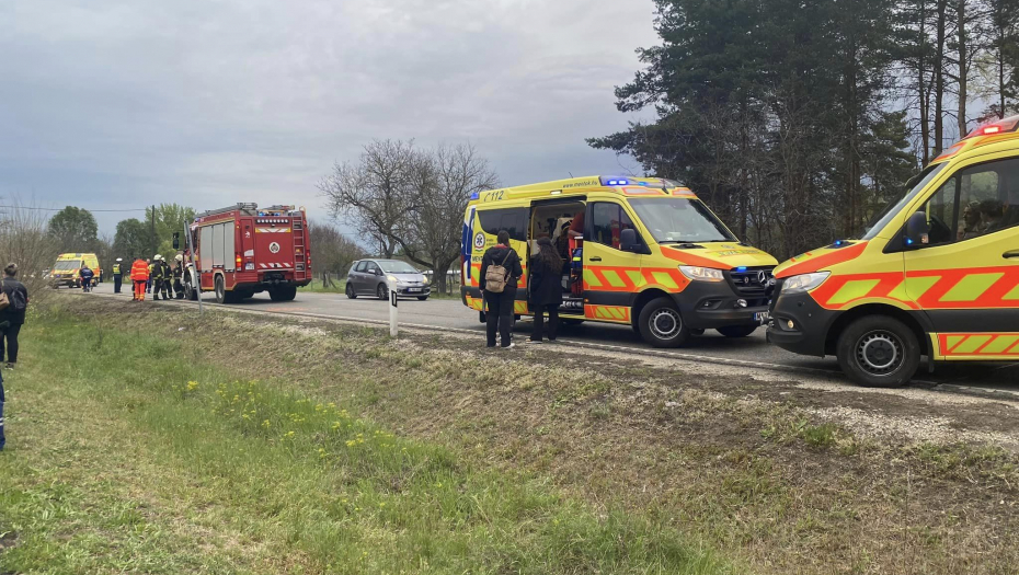 OGLASIO SE VLASNIK FIRME ČIJI SE AUTOBUS PREVRNUO U MAĐARSKOJ Povređeni putnici su iz Beograda i Novog Sada, evo u kakvom su stanju! (FOTO)