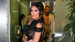 IZ GLAMUROZNIH ŠTIKLI U OPANKE Dragana Mićalović oduševila Srbiju stajlingom, nismo navikli da glumicu viđamo ovako obučenu (FOTO)