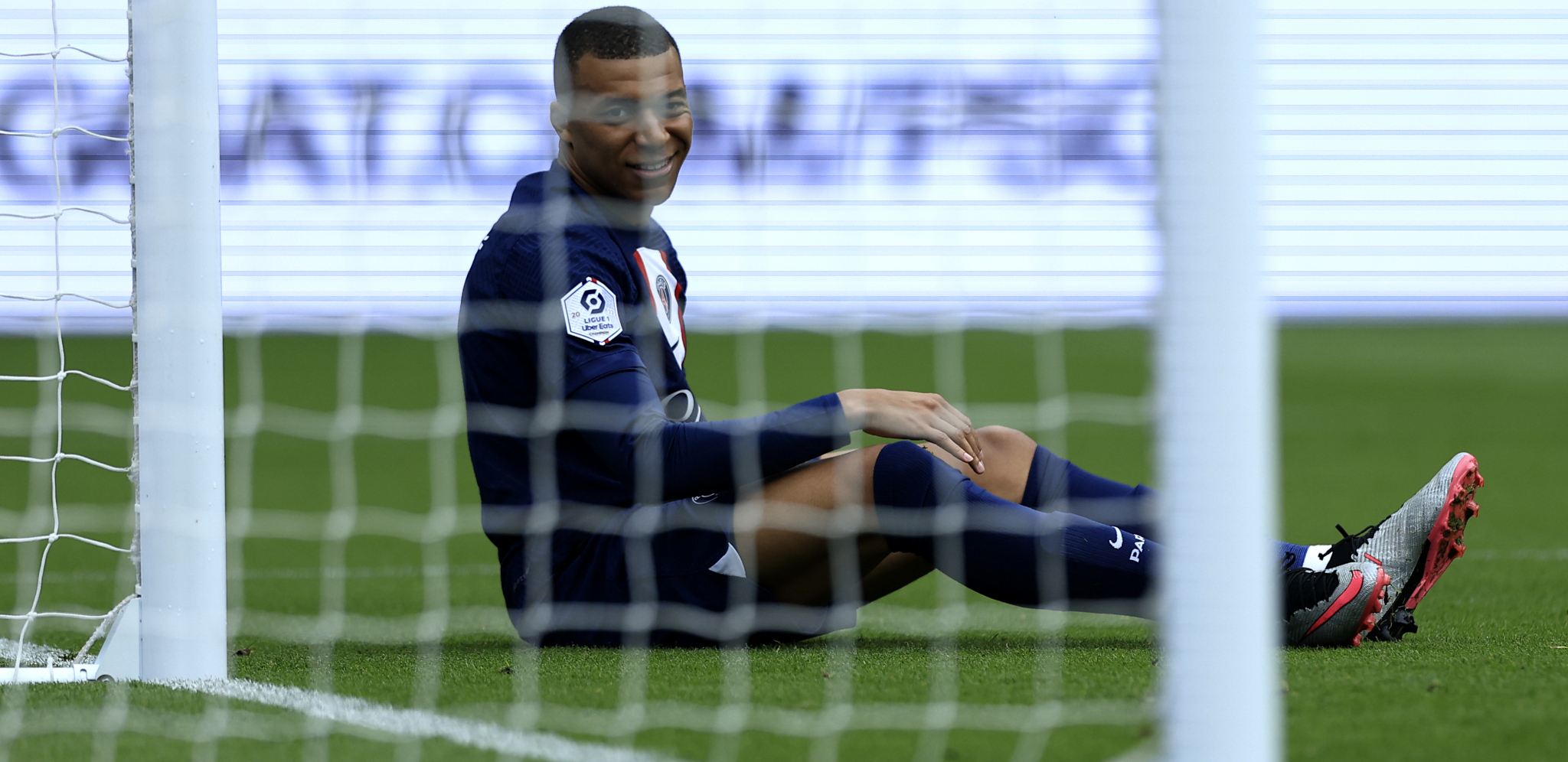 OVAKAV GOL DUGO NIJE VIĐEN Neverovatan potez Mbapea, jedni mu se dive, drugi ga žestoko napadaju (VIDEO)