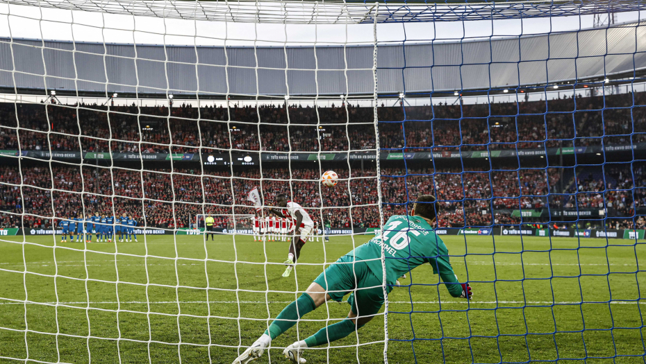 TADIĆ I AJAKS OSTALI BEZ TROFEJA PSV na penal ruletu osvojio Kup