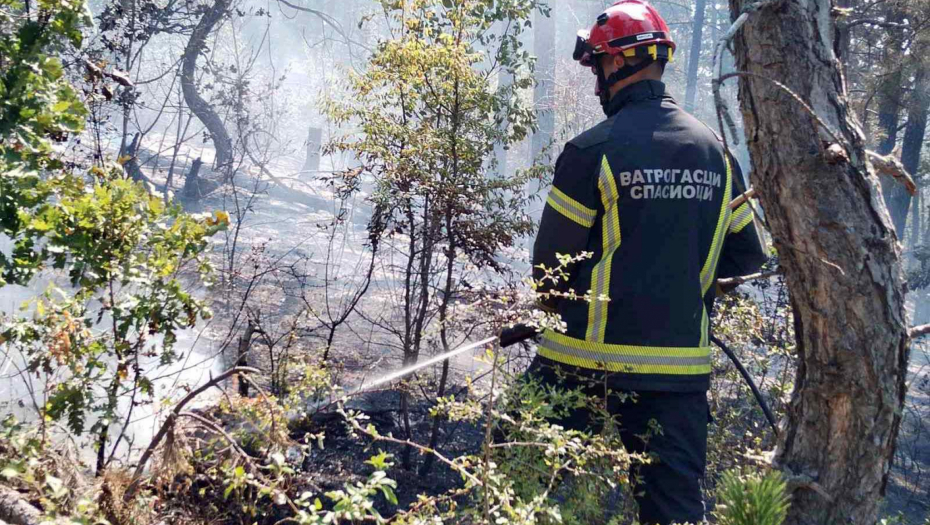APEL MUP-A SRBIJE Ukoliko palite vatru za roštilj ovo morate obavezno imati pored sebe