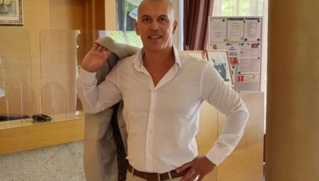 PRVA FOTOGRAFIJA TOPALKA SA UNUKOM! Prizor koji otapa srca, ponosni deda ne pušta mezimicu iz zagrljaja! (FOTO)