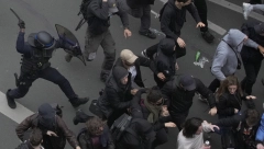 HAOS NA PROTESTIMA U FRANCUSKOJ Upotrebljen suzavac u Parizu i Nantu