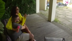 NA KORAK DO POLJUPCA Ona je odlučila da napravi korak u odnosu sa Zolom, sela mu u krilo, pa uradila ovo!