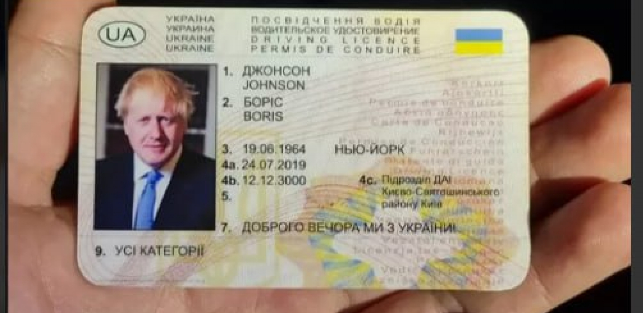 UHAPŠEN "BORIS DŽONSON" SA LAŽNOM VOZAČKOM IZ UKRAJINE Dozvola važi do 3000. godine, a ima i posebnu poruku! (FOTO)